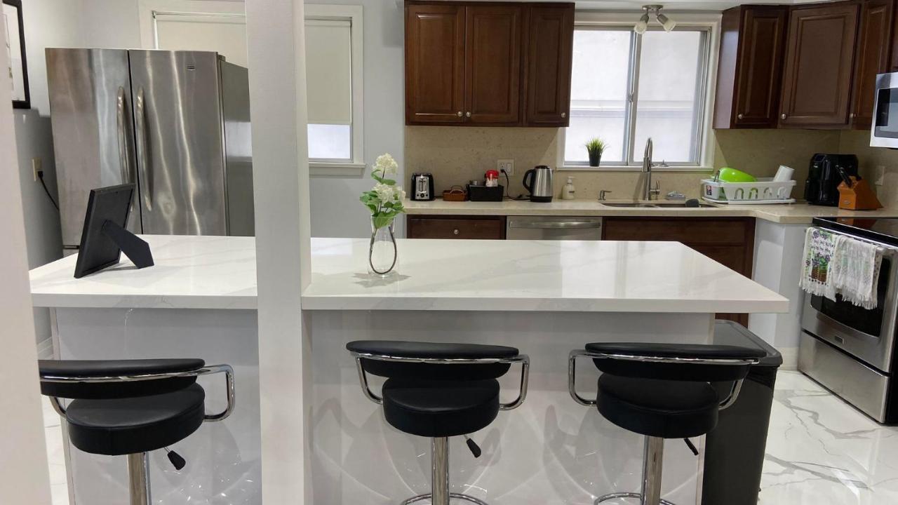 Spectacular 3 Bedroom 2 Wr House - Close To Airport Τορόντο Εξωτερικό φωτογραφία