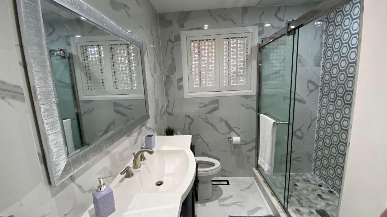 Spectacular 3 Bedroom 2 Wr House - Close To Airport Τορόντο Εξωτερικό φωτογραφία
