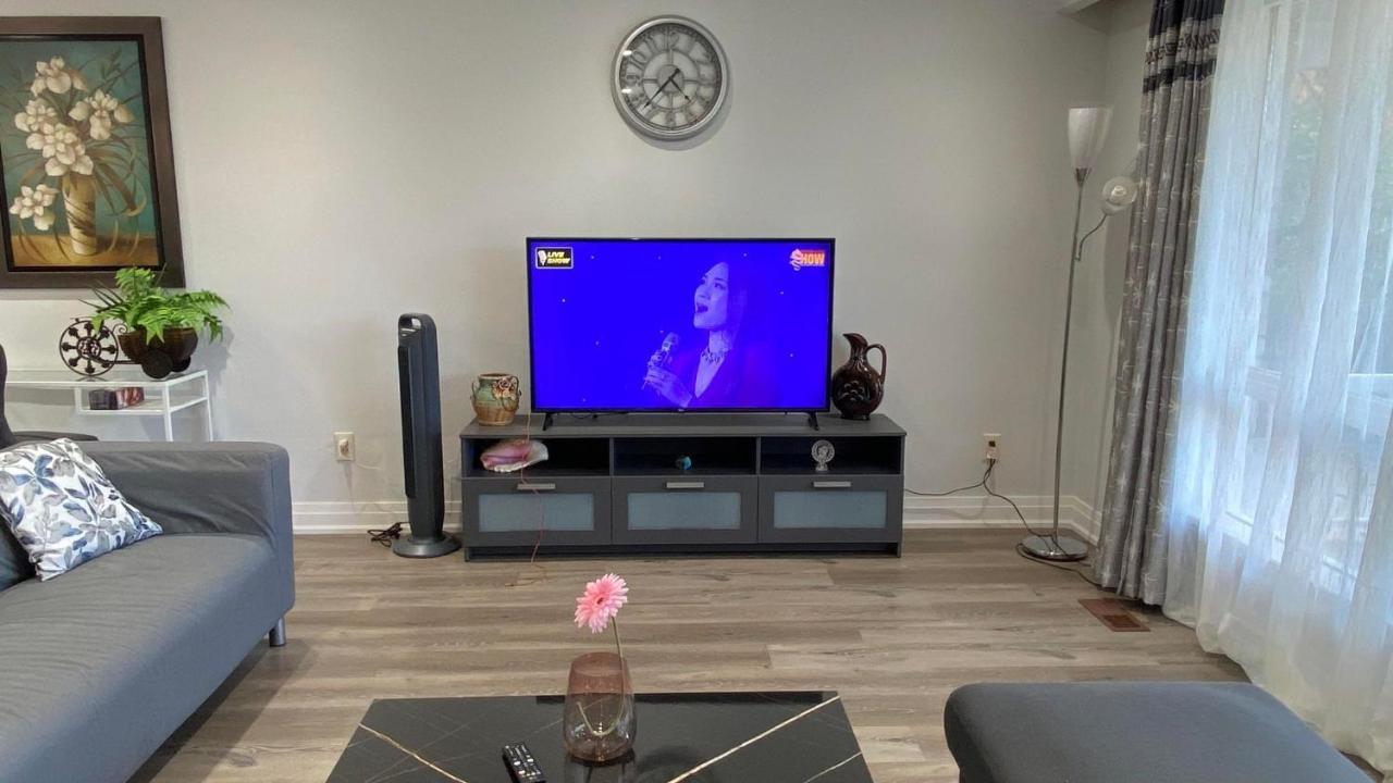 Spectacular 3 Bedroom 2 Wr House - Close To Airport Τορόντο Εξωτερικό φωτογραφία
