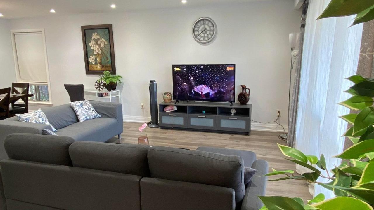 Spectacular 3 Bedroom 2 Wr House - Close To Airport Τορόντο Εξωτερικό φωτογραφία