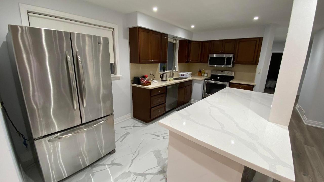 Spectacular 3 Bedroom 2 Wr House - Close To Airport Τορόντο Εξωτερικό φωτογραφία