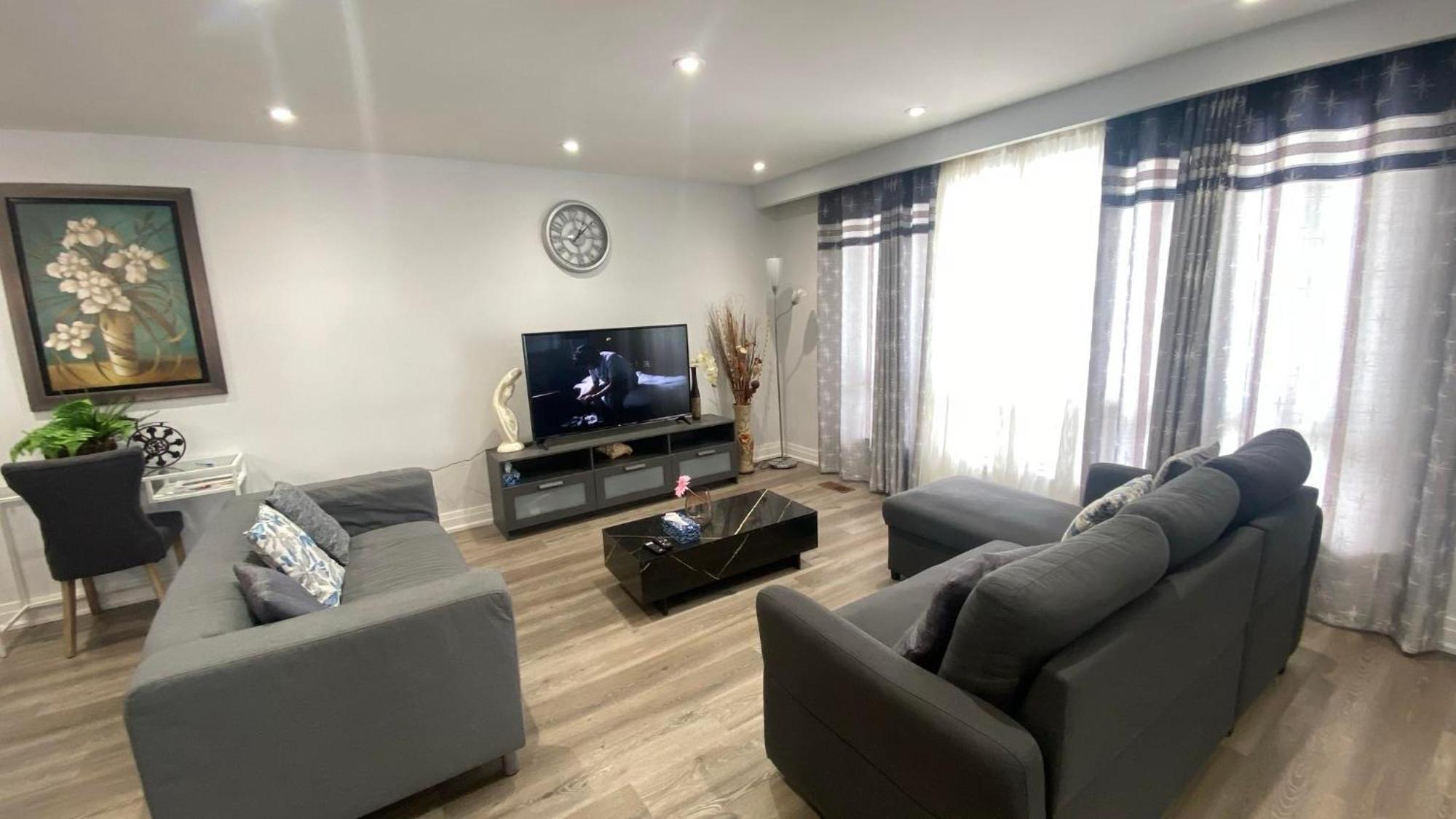 Spectacular 3 Bedroom 2 Wr House - Close To Airport Τορόντο Εξωτερικό φωτογραφία